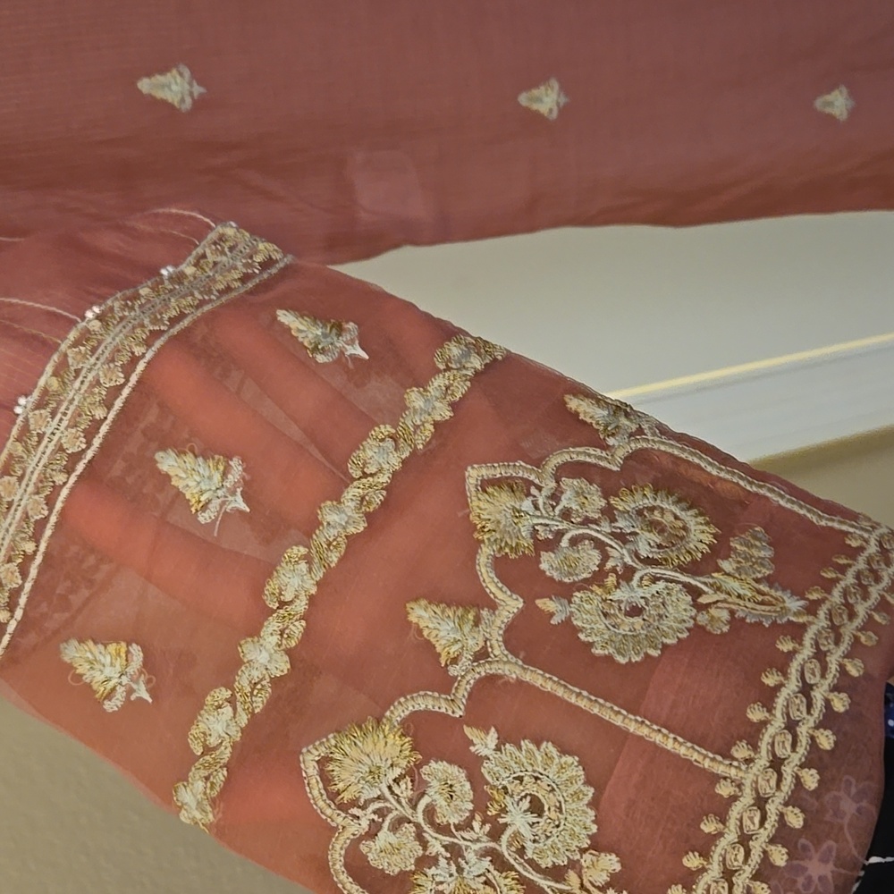 Elegant Pink Embroidered Women's Kurta - Picture 8 of 9